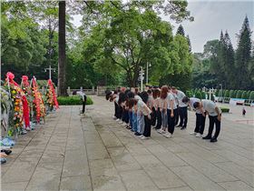 门徒娱乐人三鞠躬